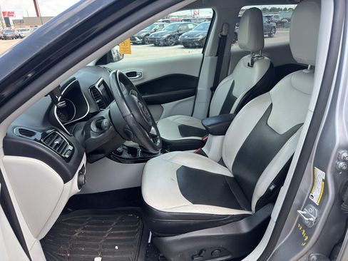 Used 2018 Jeep Compass Limited w/ Navigation Group AWD/4WD image 11