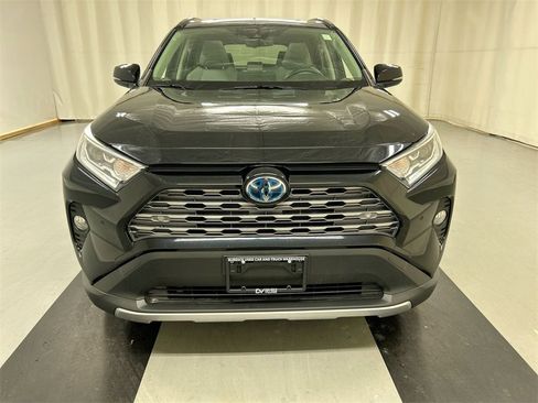 Used 2019 Toyota RAV4 Limited image 3