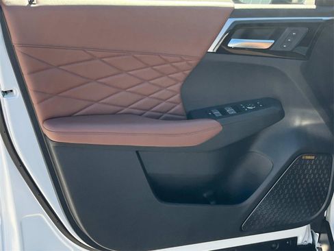 New 2025 Mitsubishi Outlander SEL image 11