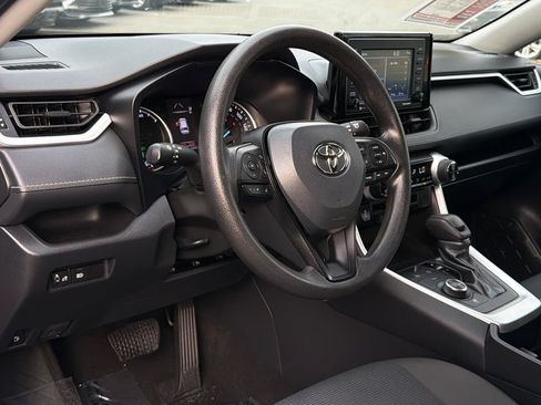 Used 2022 Toyota RAV4 LE AWD/4WD image 19