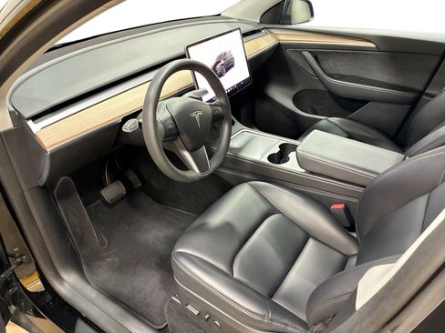 Certified 2023 Tesla Model Y Long Range AWD/4WD image 9