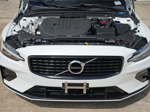Used 2022 Volvo S60 B5 R-Design w/ Climate Package FWD image 7