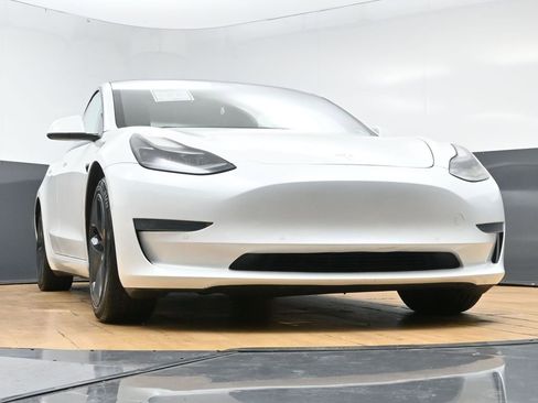 Used 2021 Tesla Model 3 Standard Range Plus image 55