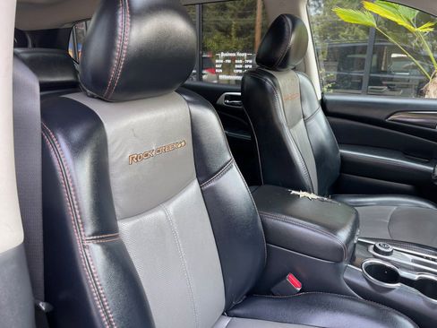 Used 2019 Nissan Pathfinder SL image 31