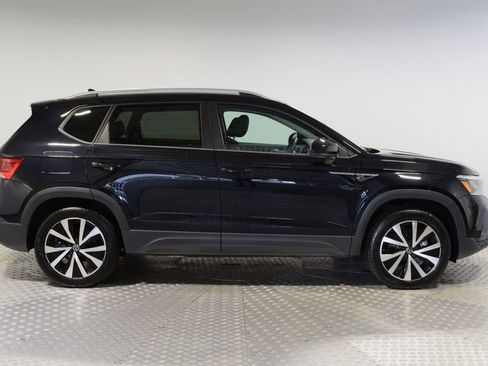 Used 2023 Volkswagen Taos SE w/ Panoramic Sunroof Package AWD/4WD image 8