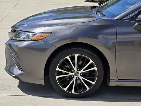 Used 2018 Toyota Camry SE FWD image 6