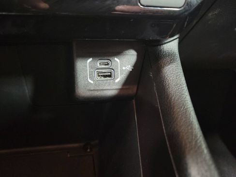 Used 2024 Jeep Compass Latitude AWD/4WD image 19