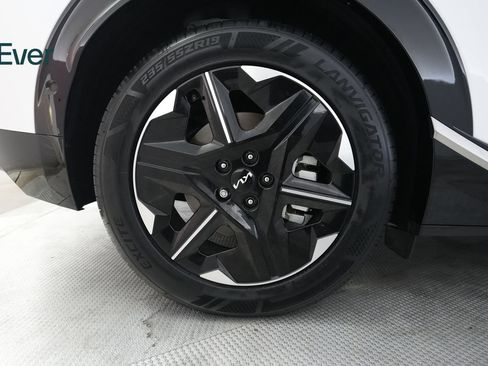 Used 2025 Kia EV6 Wind RWD image 22