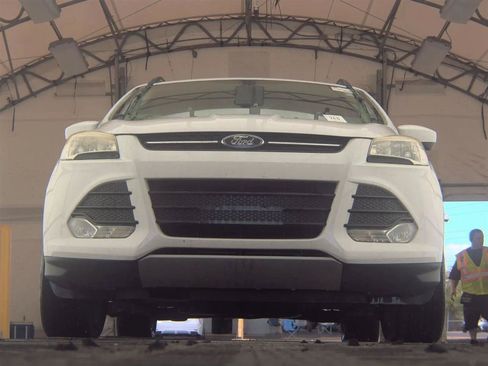Used 2015 Ford Escape SE w/ Equipment Group 201A FWD image 3
