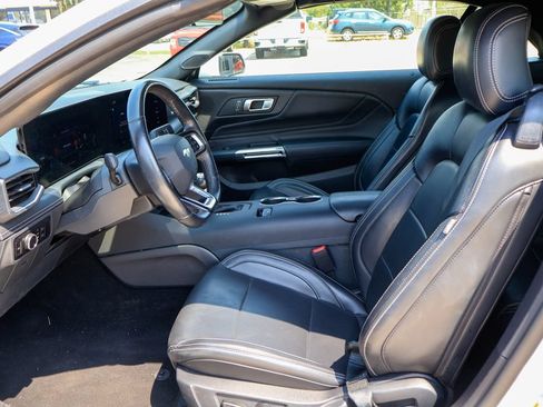 Used 2025 Ford Mustang Premium RWD image 9