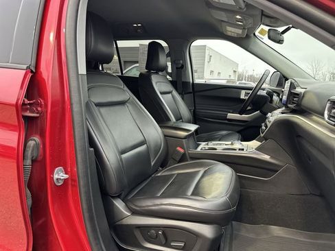 Used 2023 Ford Explorer XLT w/ Equipment Group 202A image 27