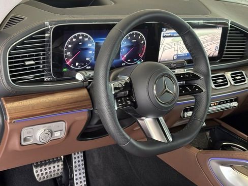 New 2025 Mercedes-Benz GLS 580 4MATIC image 9