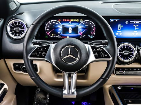 Certified 2025 Mercedes-Benz GLB 250 image 20