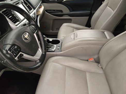Used 2018 Toyota Highlander Limited Platinum FWD image 17