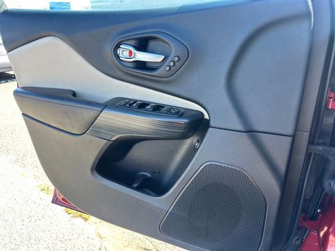 Used 2015 Jeep Cherokee Limited w/ Luxury Group image 14