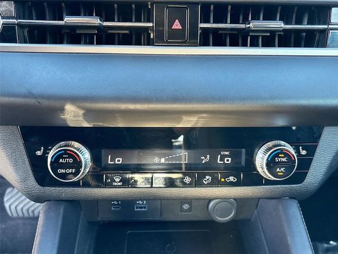 Used 2024 Mitsubishi Outlander SE image 19