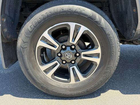 Used 2016 Toyota Tacoma TRD Sport w/ Premium & Technology Package AWD/4WD image 41