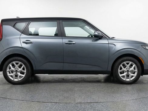 Used 2025 Kia Soul LX w/ LX Technology Package FWD image 11