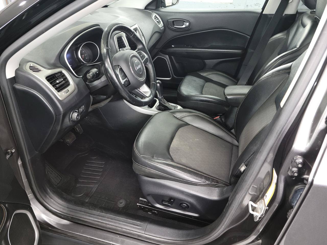 Used 2018 Jeep Compass Latitude w/ Popular Equipment Group AWD/4WD image 8