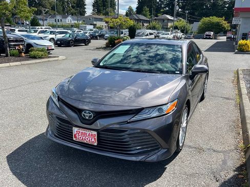 Used 2019 Toyota Camry XLE FWD image 4