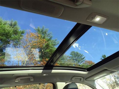 Used 2025 Acura MDX w/ Technology Package image 9