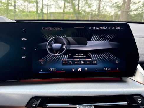 New 2026 BMW X2 xDrive28i w/ Technology Package AWD/4WD image 17