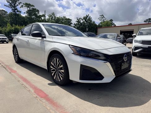 Used 2024 Nissan Altima 2.5 SV AWD/4WD image 4