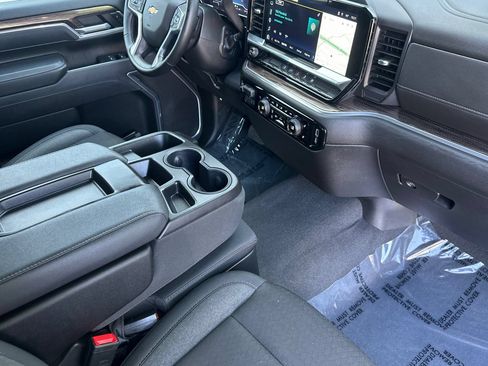 Used 2025 Chevrolet Silverado 2500 LT w/ Convenience Package AWD/4WD image 13