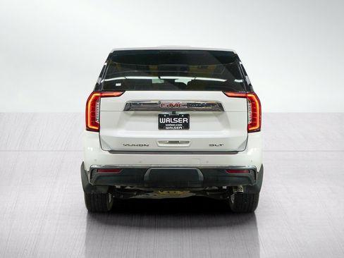 Used 2024 GMC Yukon SLT w/ SLT Luxury Package AWD/4WD image 4