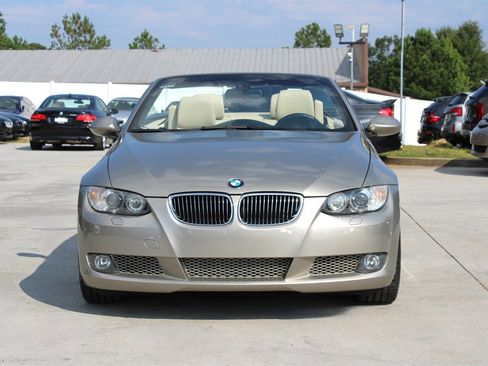 Used 2009 BMW 335i Convertible image 2