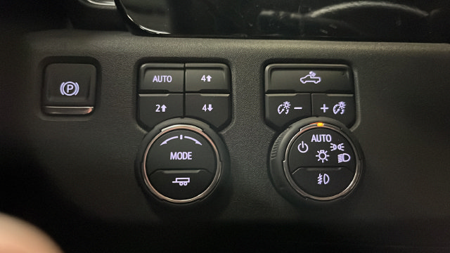 Used 2025 Chevrolet Silverado 1500 LT Trail Boss w/ Convenience Package II AWD/4WD image 31