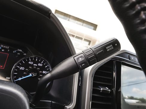 Used 2022 Ford F250 Lariat w/ Lariat Ultimate Package AWD/4WD image 23