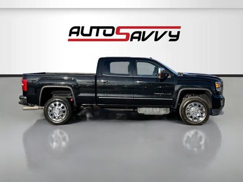 Used 2019 GMC Sierra 2500 Denali w/ Duramax Plus Package AWD/4WD image 8