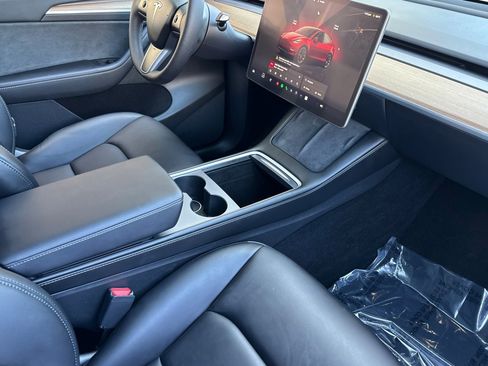 Used 2023 Tesla Model Y Long Range image 32