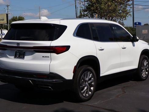 New 2025 Buick Enclave Preferred FWD image 7