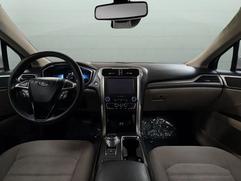 Used 2020 Ford Fusion SE FWD image 9