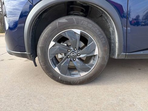 Used 2025 Nissan Rogue SV image 18