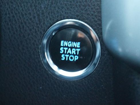 Used 2017 Toyota Highlander SE image 29