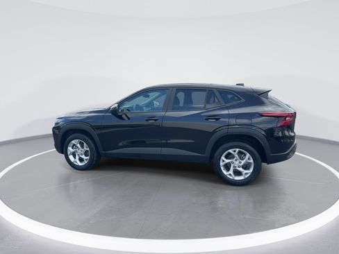 Used 2025 Chevrolet Trax LS w/ LS Convenience Package image 6