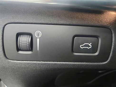 Used 2017 Volvo XC90 T6 Momentum w/ Vision Package image 37