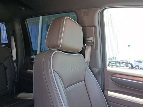 Used 2024 GMC Sierra 2500 Denali w/ Denali Reserve Package AWD/4WD image 17