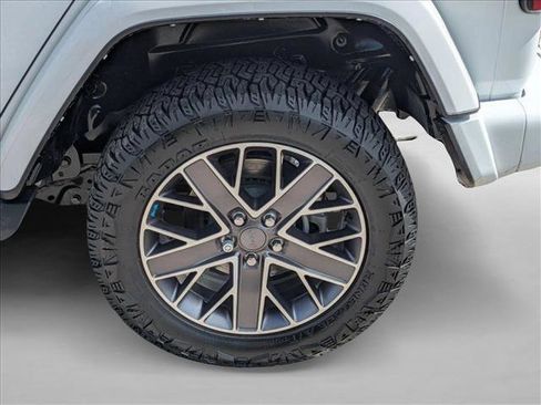 Used 2022 Jeep Wrangler Unlimited Sahara AWD/4WD image 24