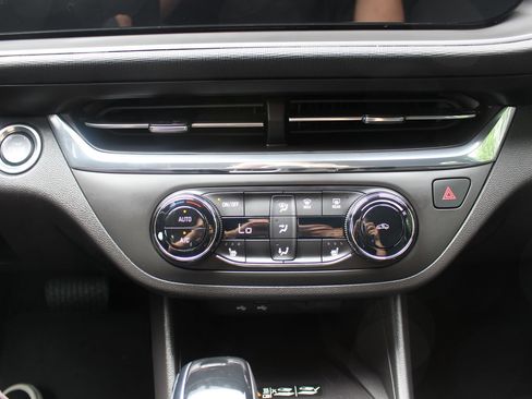 Used 2025 Buick Envista Preferred w/ Convenience I Package FWD image 32