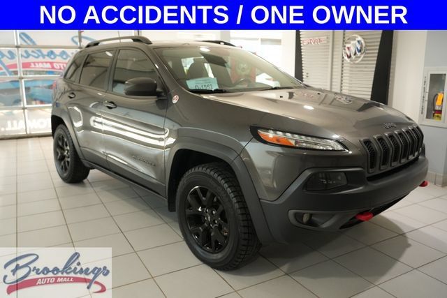Used 2017 Jeep Cherokee Trailhawk w/ Cold Weather Group AWD/4WD image 1