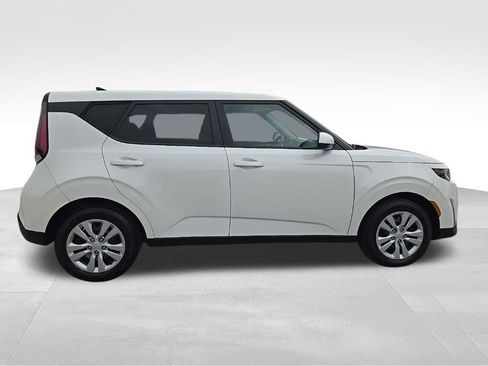 Used 2024 Kia Soul LX image 14