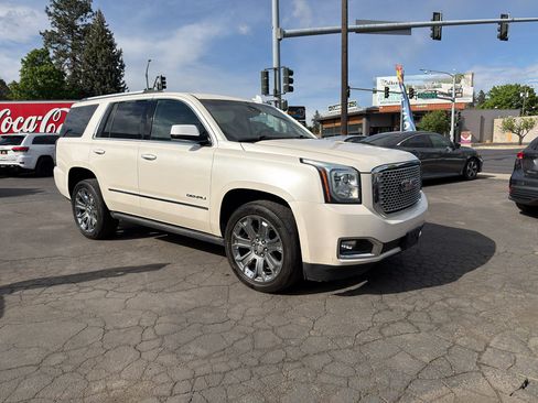 Used 2015 GMC Yukon Denali w/ Premium Package AWD/4WD image 10