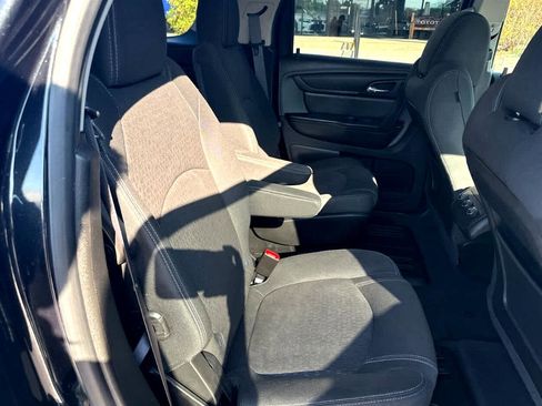 Used 2015 GMC Acadia SLE image 28