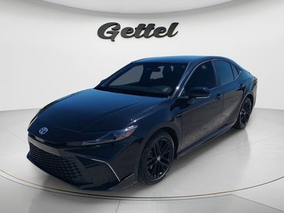 Used 2025 Toyota Camry SE w/ Multimedia Upgrade Package