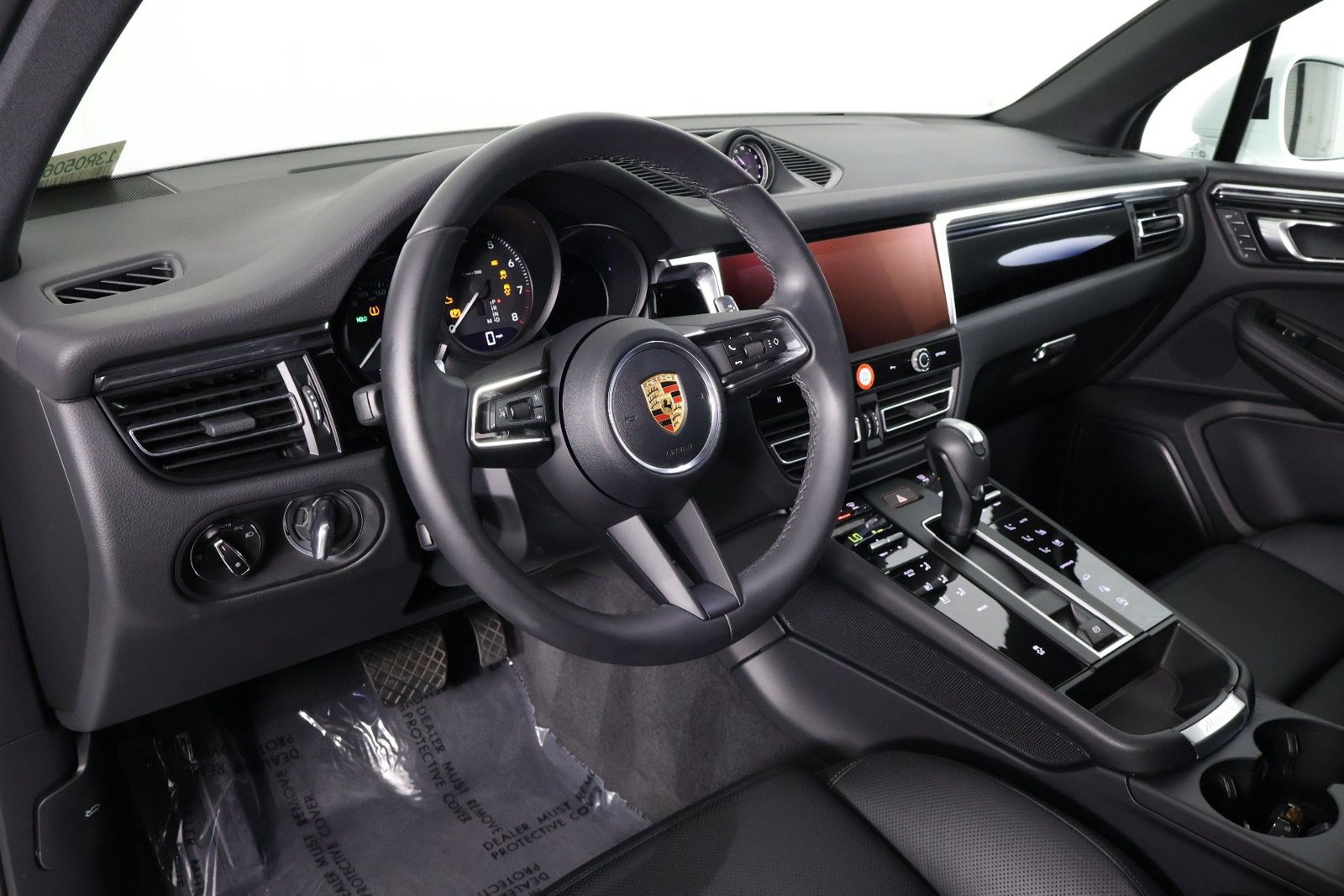 Certified 2026 Porsche Macan AWD/4WD image 4