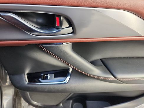 Used 2018 MAZDA CX-9 Signature image 33